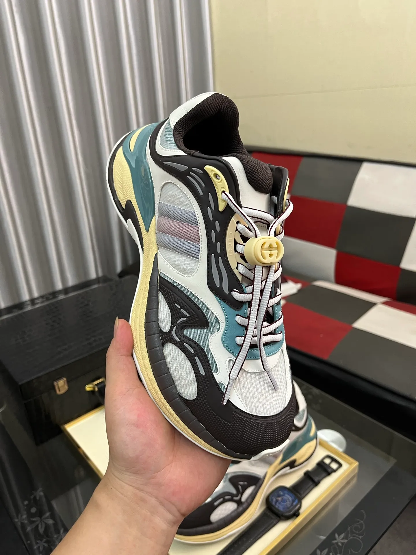 Men's men's shoes 💰1040⌚️⌚️GUCCI Gucci's new dad shoes 🇮🇹Top version🇮🇹🔜Purchasing level High version: The original disassembly took more than 3 months to develop 1:1, the version has been upgraded again, chips, packaging, imported mesh, all made with computerized cars Couple 👫 style 🔜Versatile in all seasons🔜 Fashion🔜 Personality 🔜Distinctive 🔵Full range of layouts, welcome to inquire for pictures Outsole: The latest original developed TPU vacuum Upper: Original mesh, super breathable 💯Full set of packaging Medium and low belt LOGO Size: Women's size 35-40 Men's size 38-45 (38 45 customized